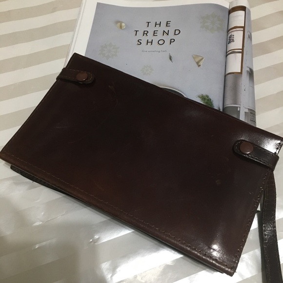 100% Genuine Leather Vintage Wristlet. - Picture 6 of 6